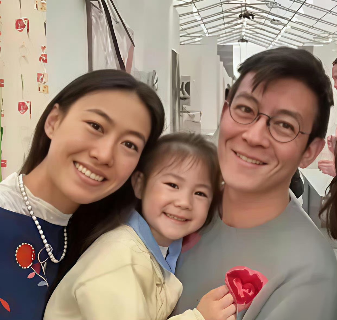 秦舒培一家