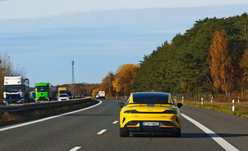 小米新征途:智能汽车、出海和高端化造想象空间