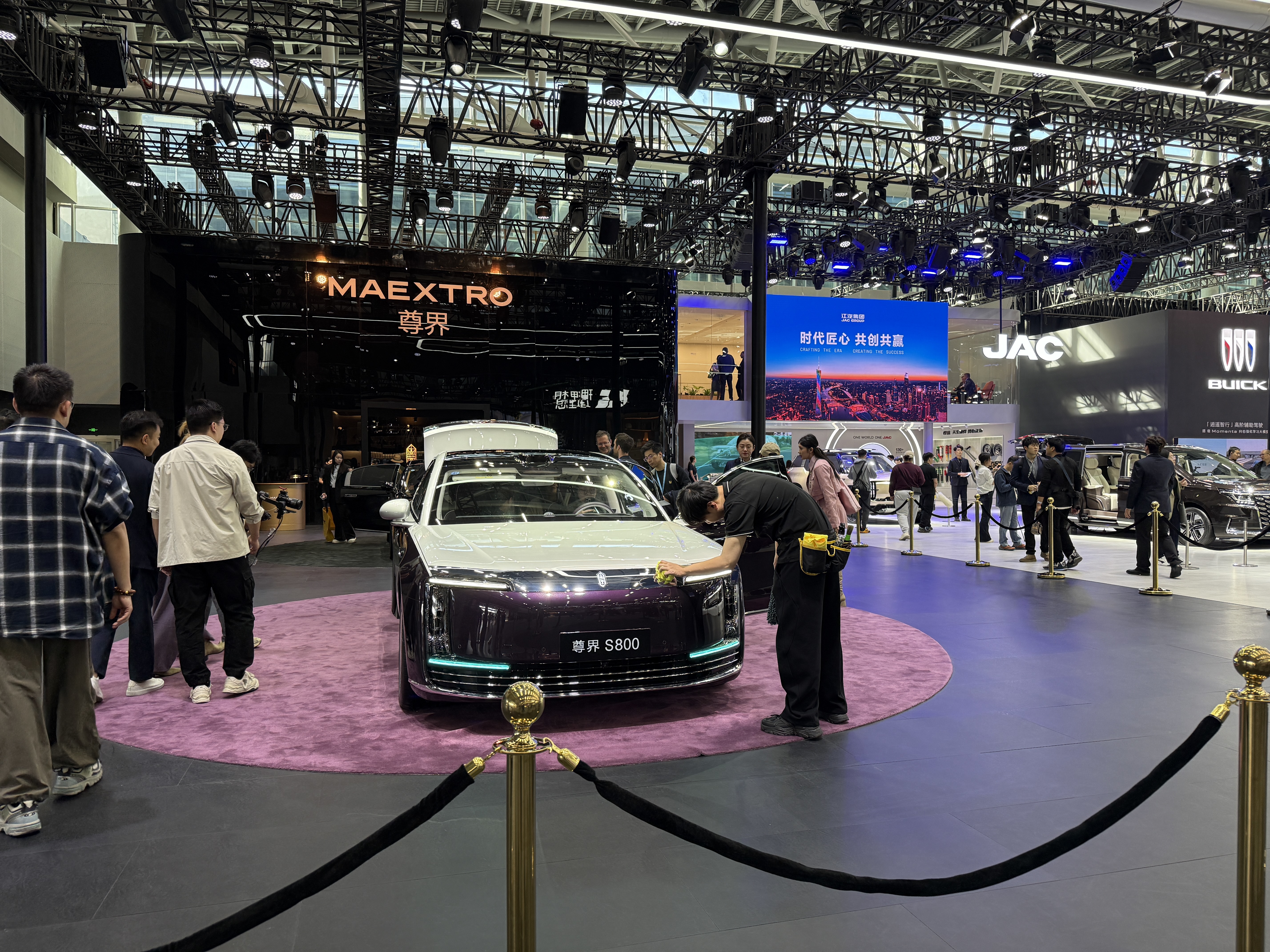 埃安首款增程车限时10.48万起售!综合续航1240公里,上车广汽自研辅助驾驶系统