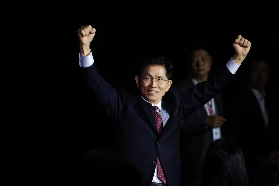 大选虽败,但金文洙也完成了自己的逆袭。图自路透社
