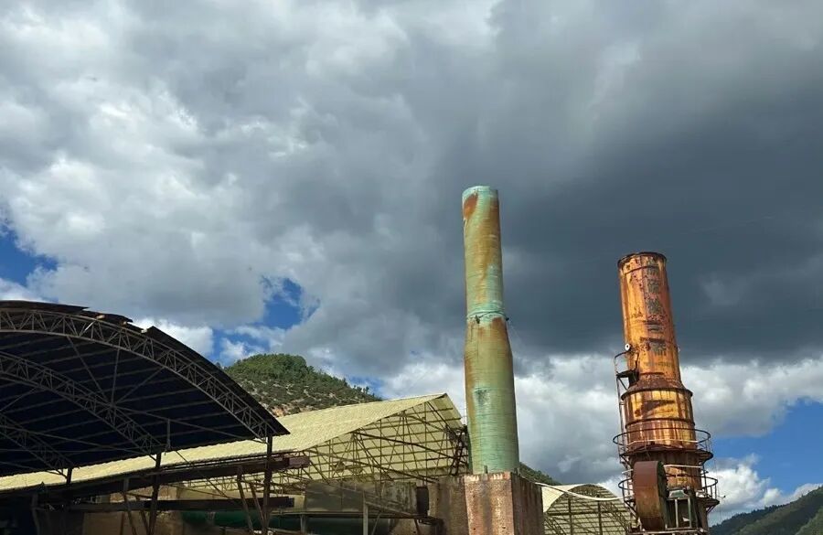 上官正义探访的一家强迫残障人士做工的砖厂外景。 上官正义供图