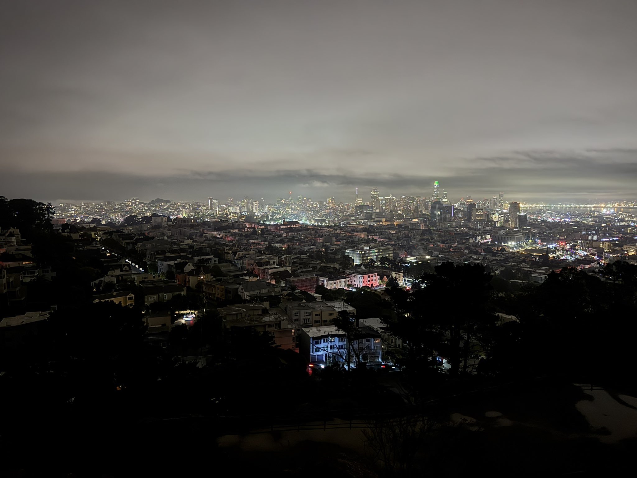 美国旧金山发生大规模停电事故，交通瘫痪、商户停业_凤凰网