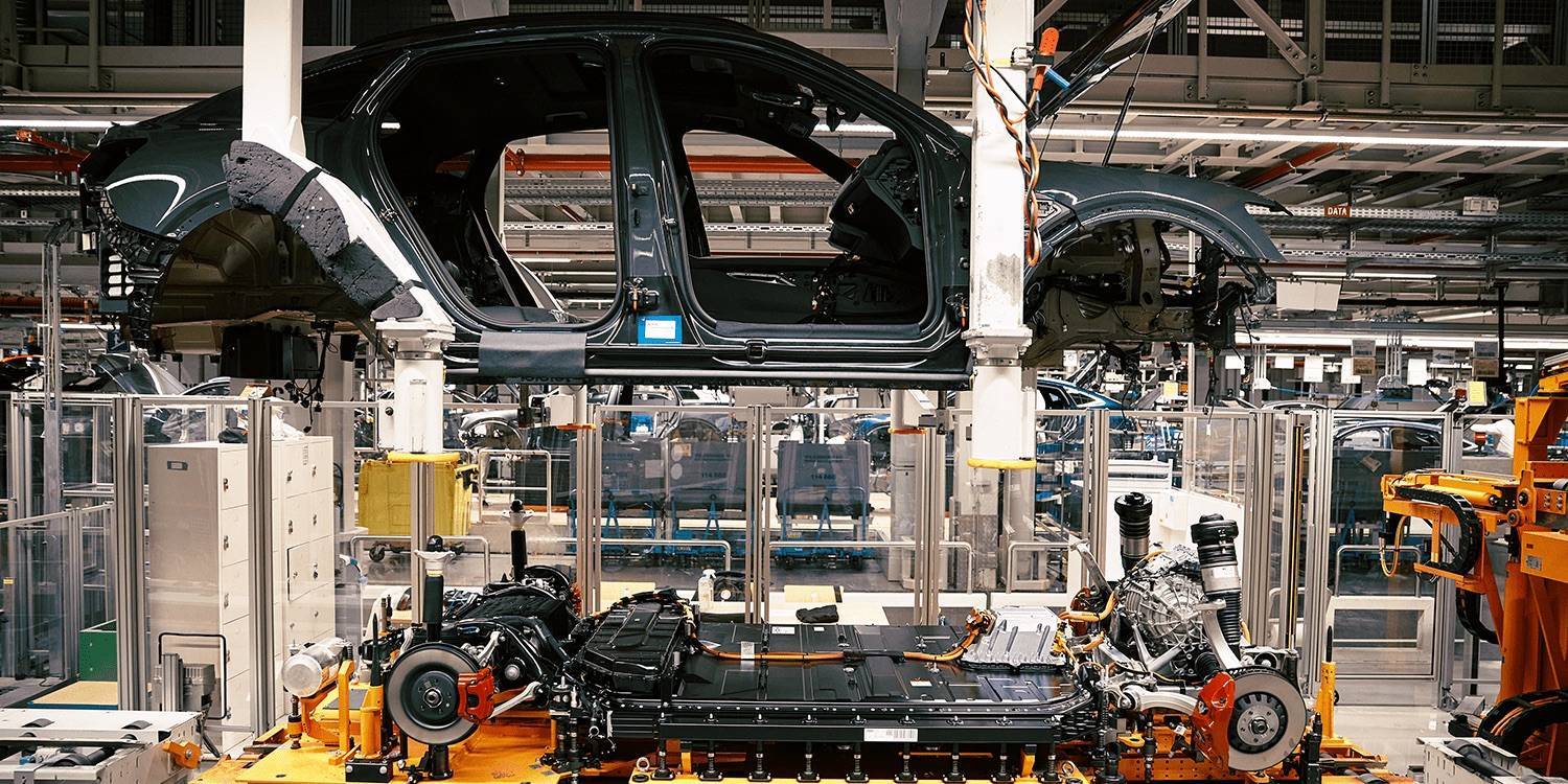 早报|曝 iOS19 将采用圆形图标/奥迪等多家车企暂停对美出口汽车/灭绝超万年的恐狼被成功复活