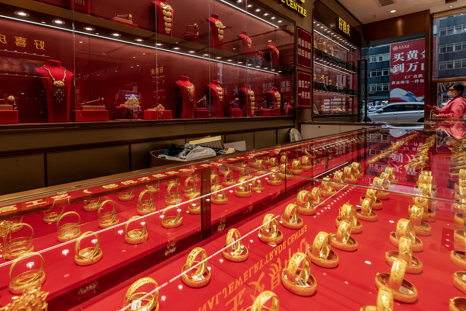 金价“过山车”行情下，黄金回收套路多，有回收商不敢持金过夜