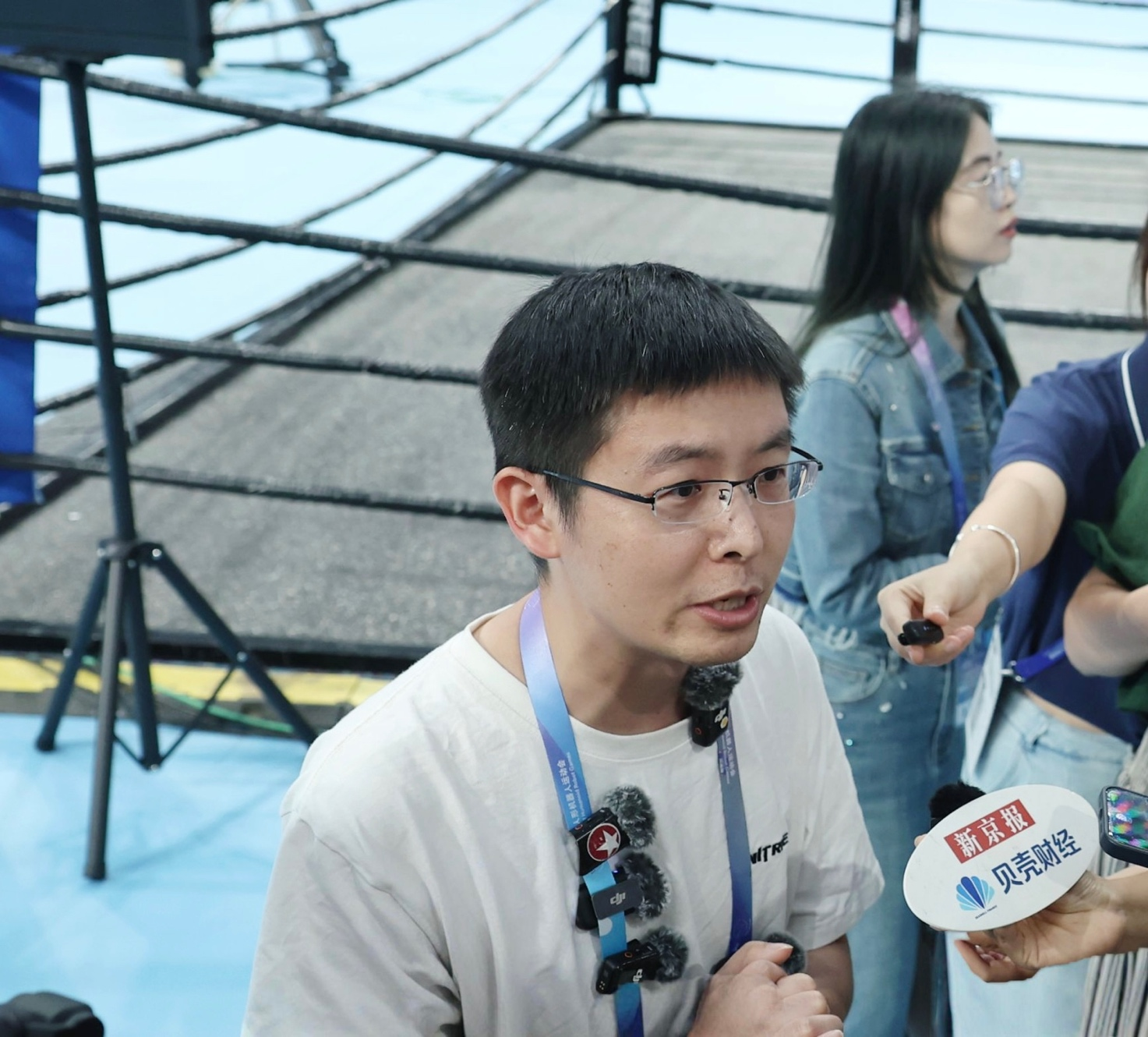 8月15日晚间，宇树科技创始人、CEO王兴兴接受新京报贝壳财经记者采访。 摄影/薛珺