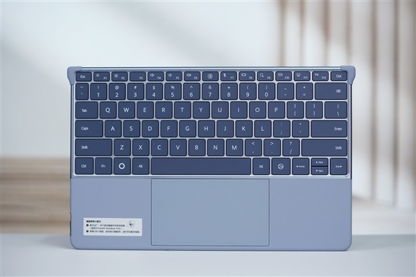 华为首款鸿蒙折叠屏电脑!MateBook Fold非凡大师图赏