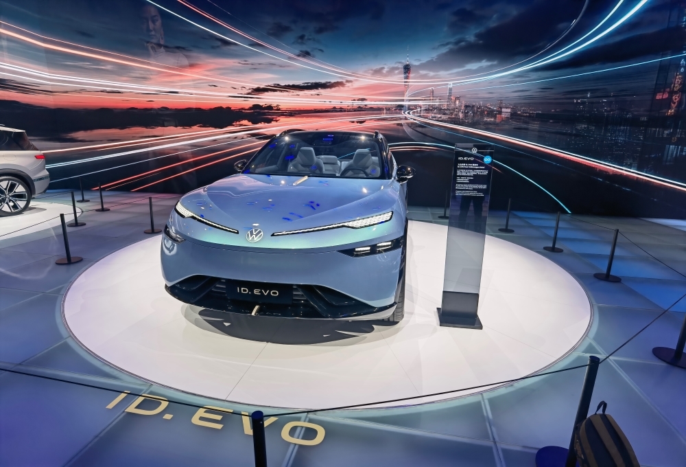 埃安首款增程车限时10.48万起售!综合续航1240公里,上车广汽自研辅助驾驶系统