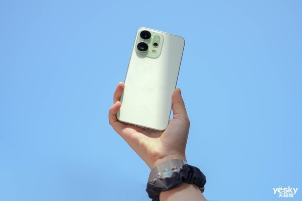 超美小OPhone新体验:OPPO Reno14满足你对小屏手机的所有期待