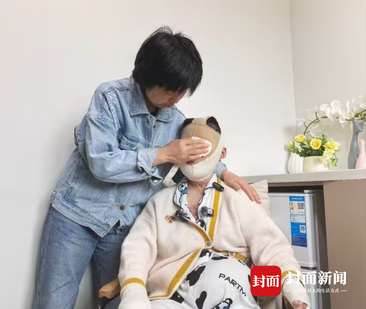 小陈受伤后经历痛苦的康复(石伟摄影)