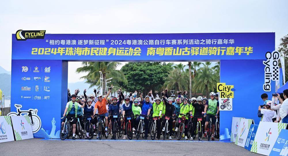 2024年11月10日，市民在广东珠海高新区海岸公园参加健身运动会。珠海文旅供图