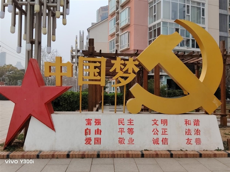 23.5小时霸榜续航榜!vivo Y300i体验评测:超高颜值的一款耐造神机