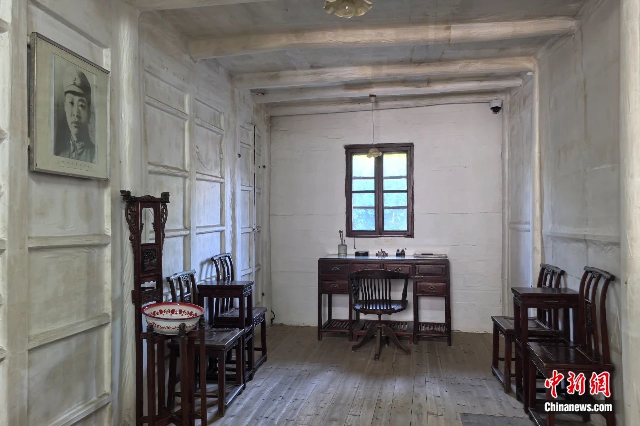 安徽泾县云岭新四军军部旧址(司令部)展陈的叶挺办公室。张强 摄