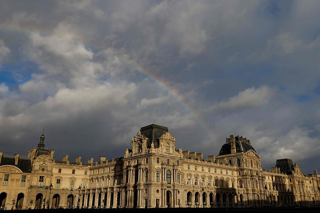 法国巴黎,卢浮宫。(视觉中国)