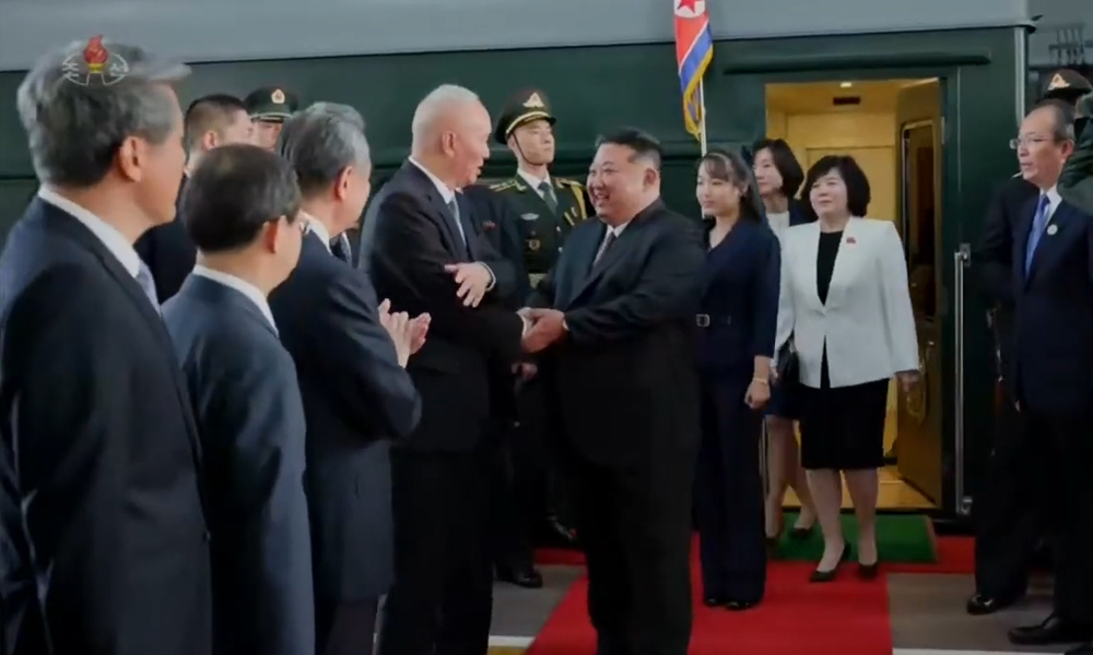 9月2日，金正恩抵达北京。