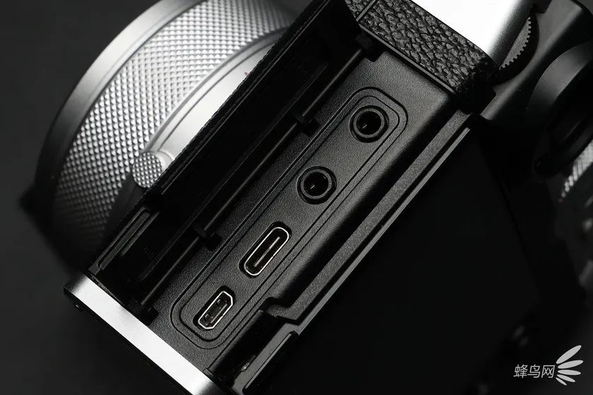 便携中画幅的极致影像 富士GFX100RF评测