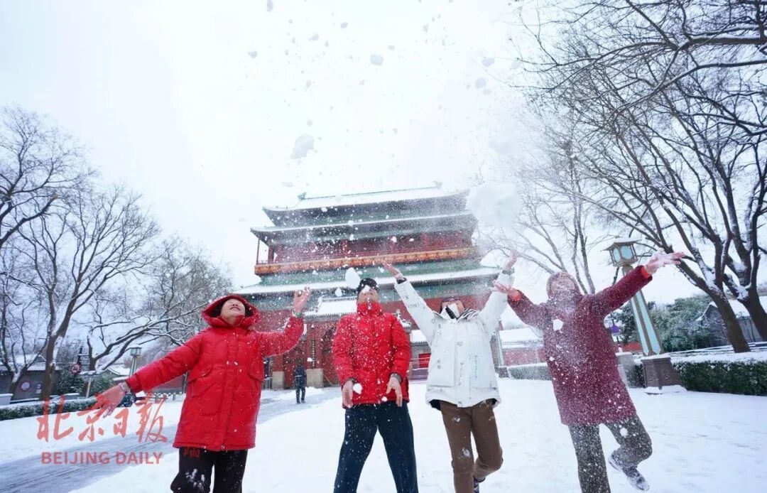 (资料图)鼓楼雪景。北京日报记者 方非 摄