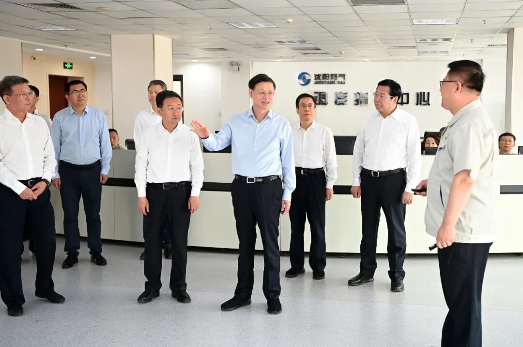 新任辽宁省委书记许昆林,和省长王新伟一同外出检查_凤凰网