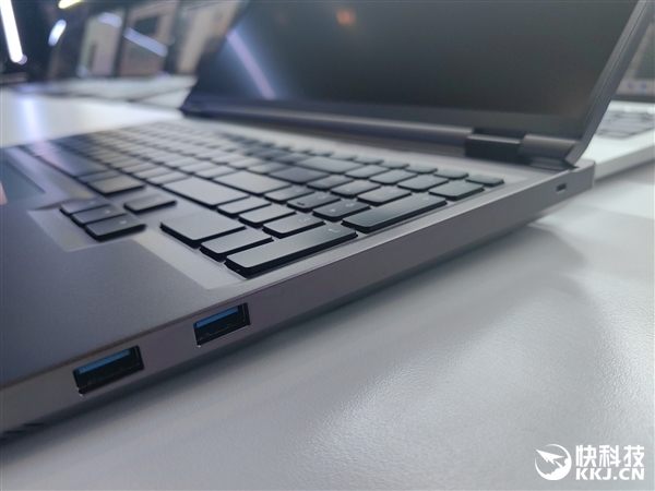 机械革命苍龙16 Ultra拥抱AMD锐龙9 9955HX:搭档RTX 5090双烤高达280W