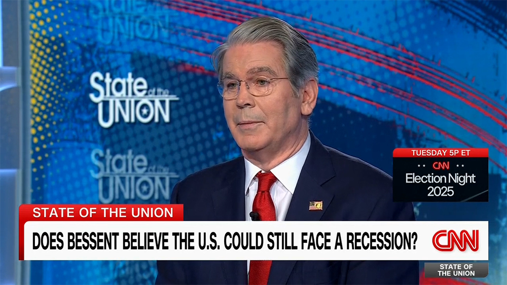 当地时间11月2日,贝森特在节目中谈及美联储降息相关话题。视频截图