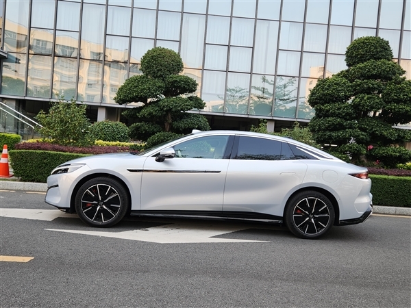 超千匹马力零百2.7秒!比亚迪汉L上市:20.98万起