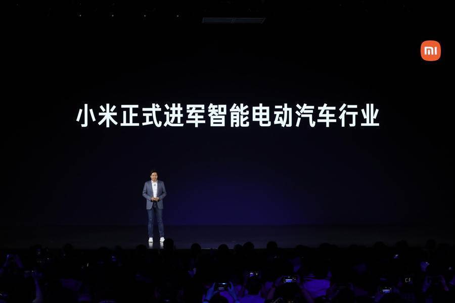 【小米市值破万亿,雷军苦笑不已】 市值曾是雷军的扎心之痛,但是凭借S