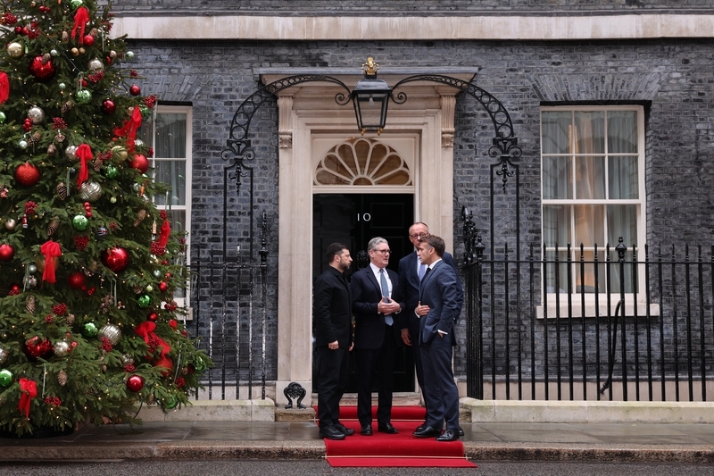 泽连斯基在英国与英法德三国领导人会面 东方IC