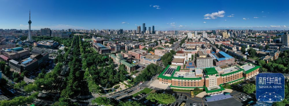 ↑ 7月30日拍摄的长春历史文化博物馆和新民大街（无人机全景拼接照片）。