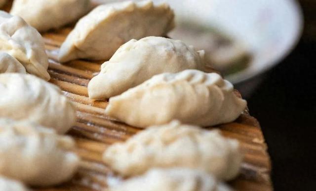 足力健卖水饺,比卖老人鞋还猛