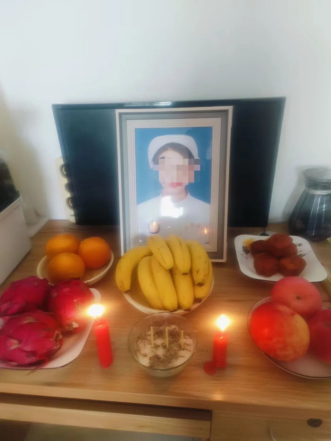董文卉在家中的灵位