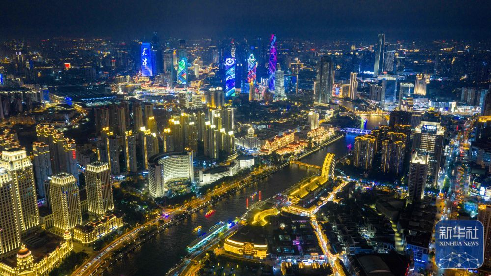 ↑ 这是8月1日拍摄的天津海河夜景(无人机照片)。