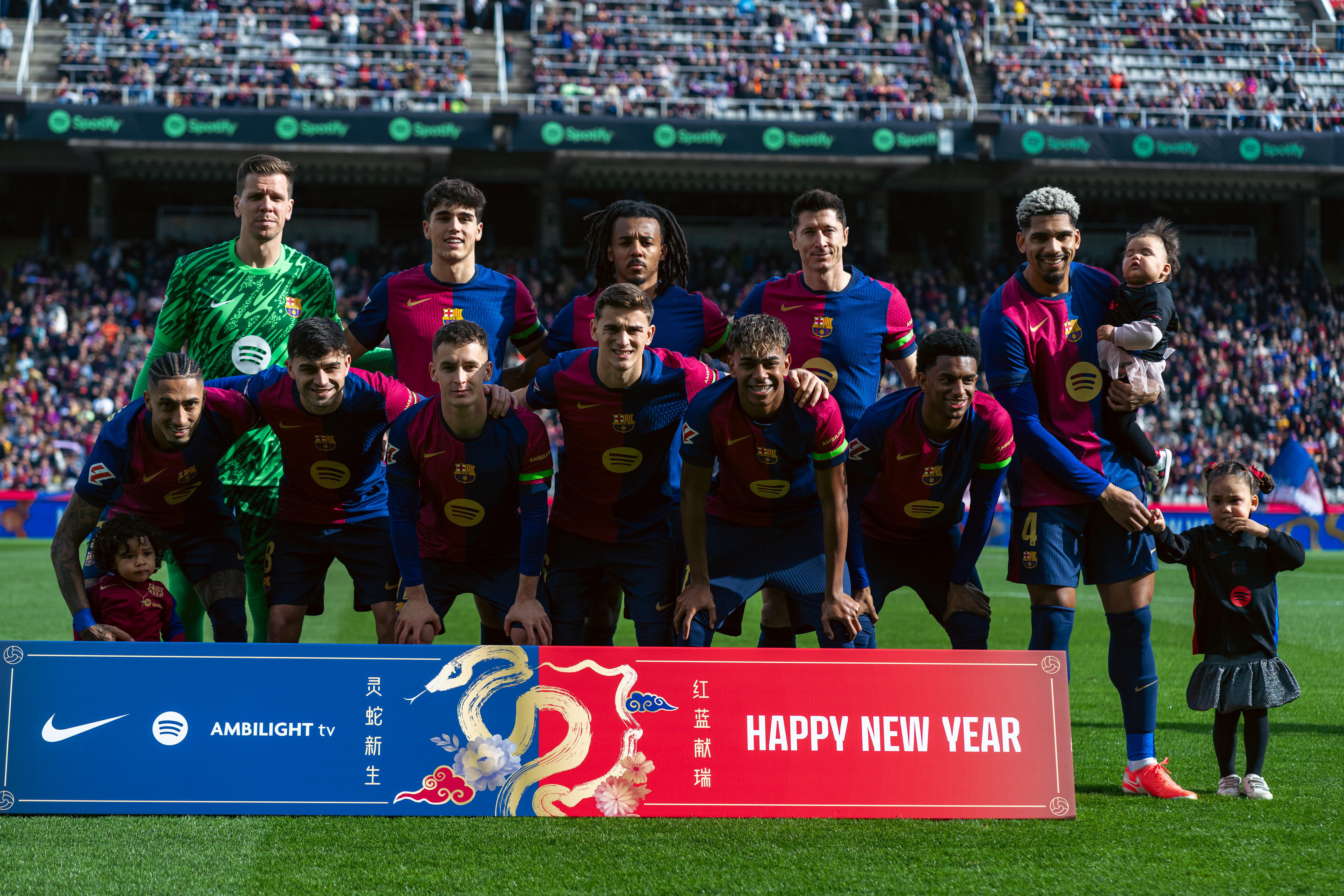 足球——西甲：巴塞罗那胜阿拉维斯_凤凰网