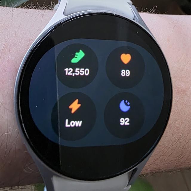 三星Galaxy Watch新界面曝光 边框问题被放大