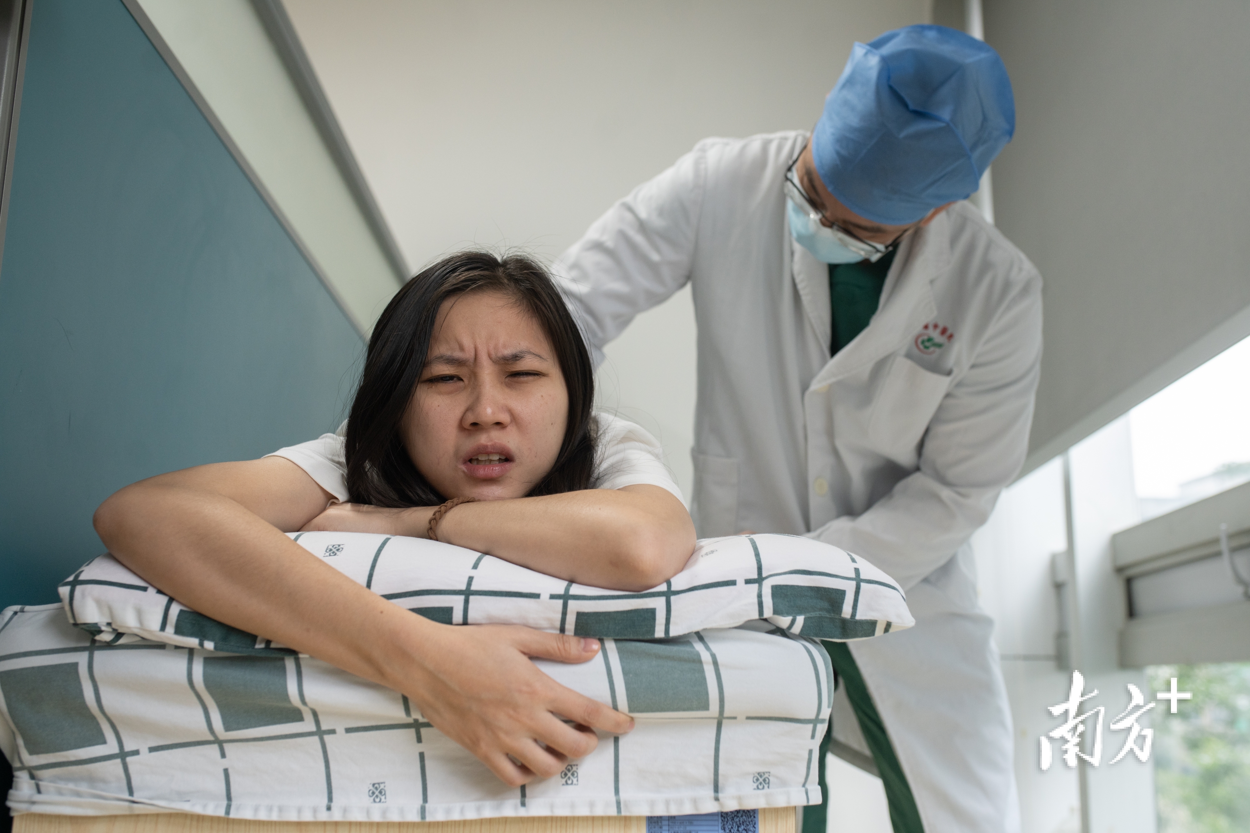 杨晓婷的腰伤在广东省中医院接受治疗。