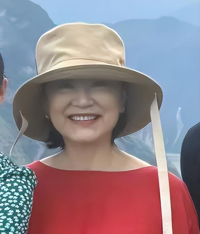 明星无滤镜大变样！蒋欣满脸褶、董璇一脸苦相、姜妍僵硬像假人