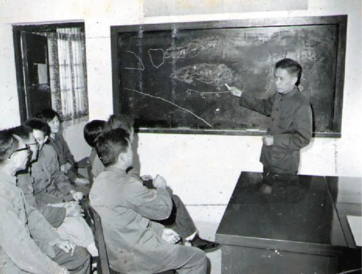 1958 ңרо
