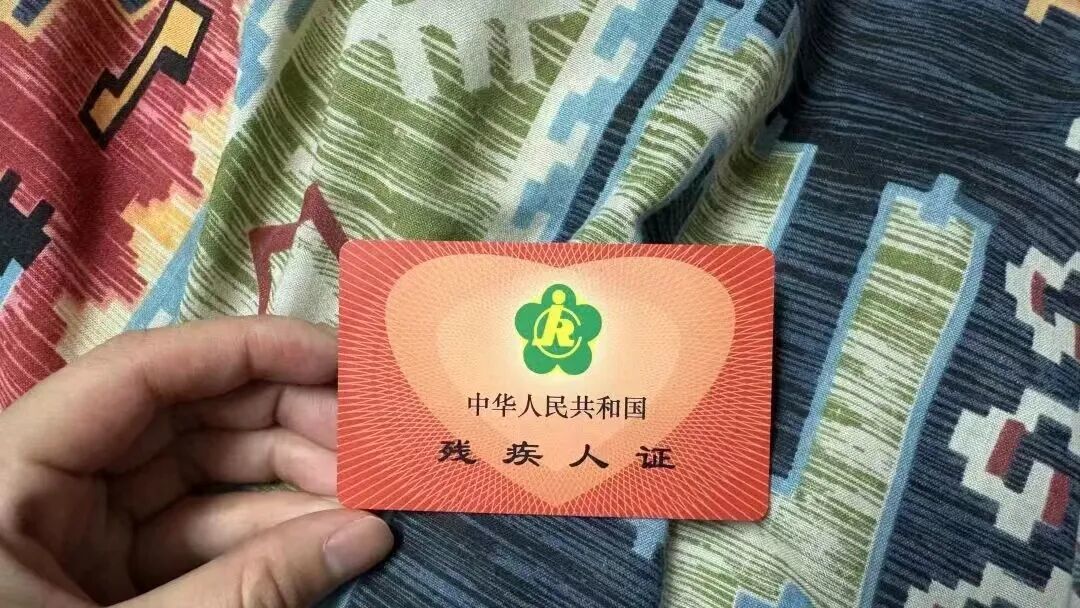 盲人老太求带路被质疑是“人贩子”,拍摄者发文道歉