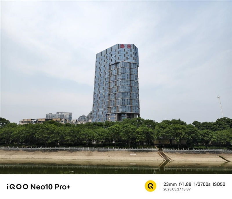 同档唯一骁龙8至尊版双芯!iQOO Neo10 Pro+评测:2K/144FPS爽玩吃鸡