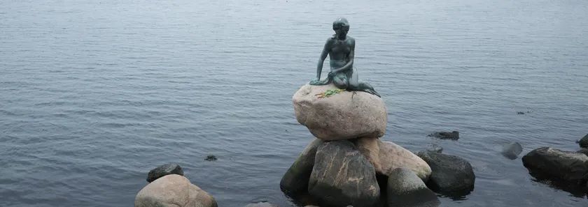 便携中画幅的极致影像 富士GFX100RF评测