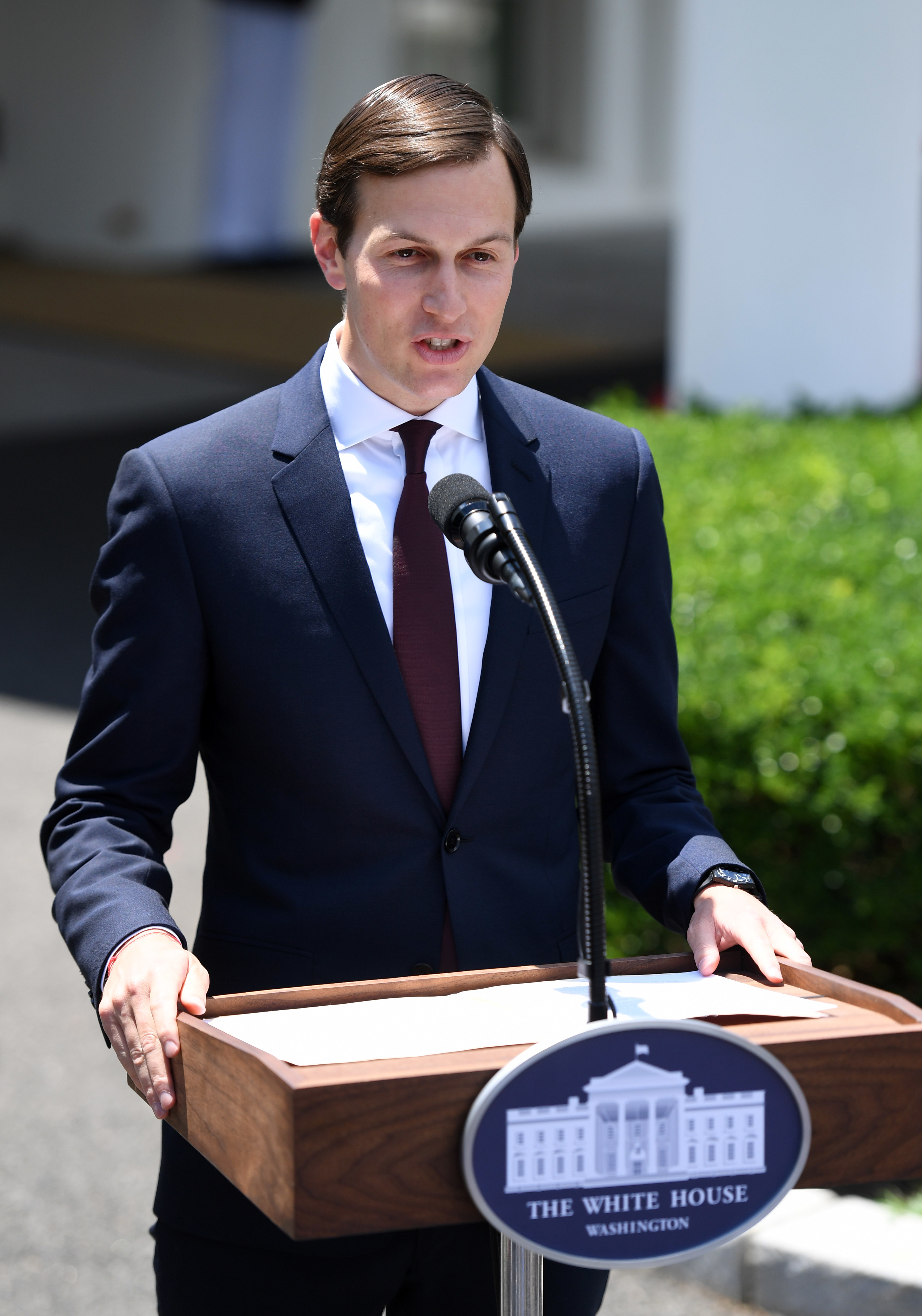 2017年7月24日,在美国首都华盛顿白宫,特朗普的女婿库什纳发表声明。新华社记者殷博古摄