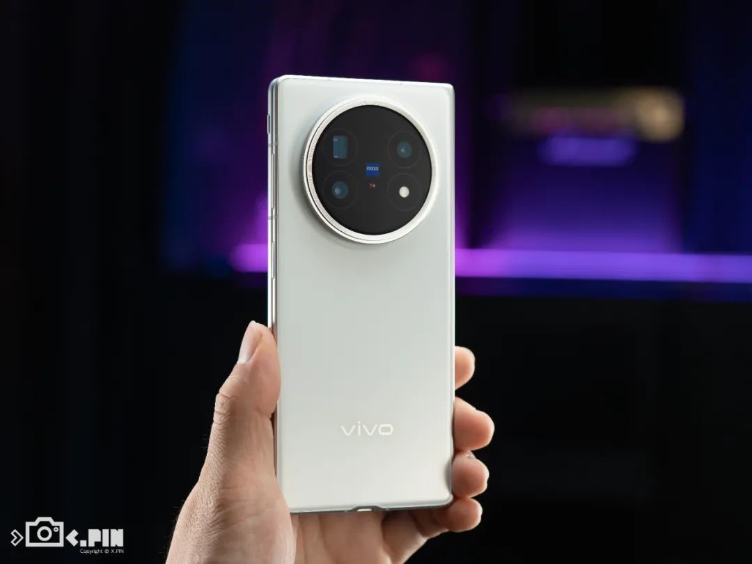 vivo刚出的这台折叠屏,我愿称它为“苹果最佳搭子”