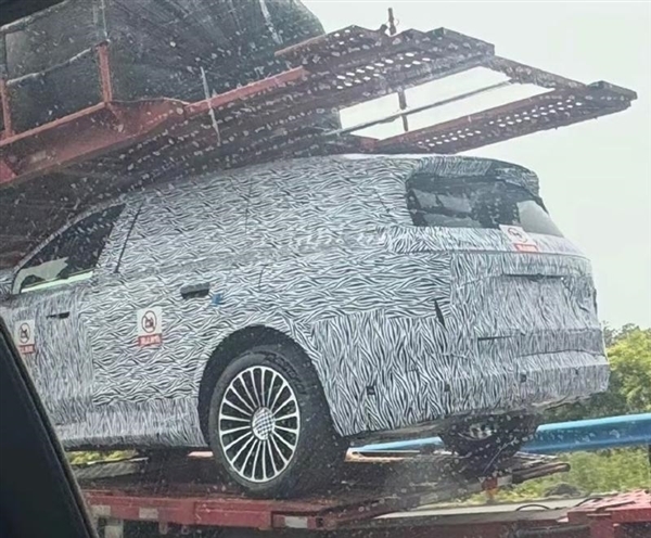 全新大杀器!疑全新问界M7谍照曝光:设计向家族化靠拢