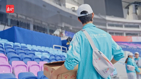 国际志愿者日，在赛场听见“小海豚”的声音