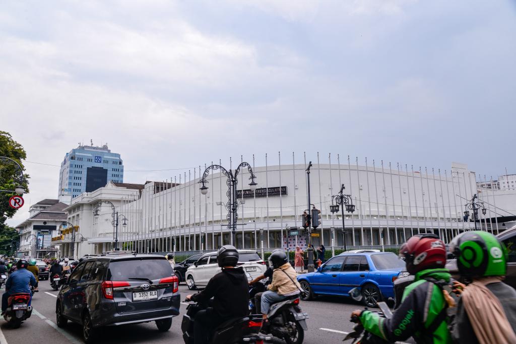 这是在印度尼西亚万隆拍摄的亚非会议纪念博物馆外景（2024年3月7日摄）。这里曾经名为独立大厦，是1955年亚非会议开幕式的举办地。新华社记者徐钦摄
