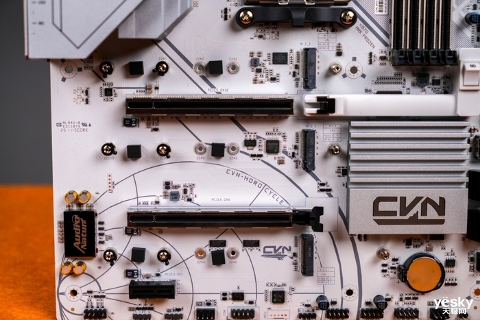 硬派电竞风高端AMD主板 七彩虹CVN X870 ARK FROZEN V14方舟主板评测