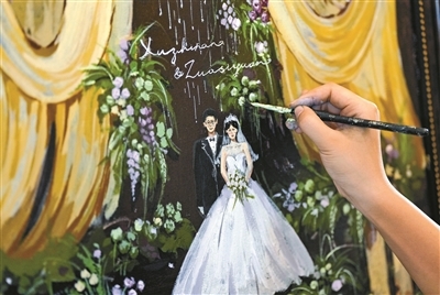 一平正在“定格”现场画面