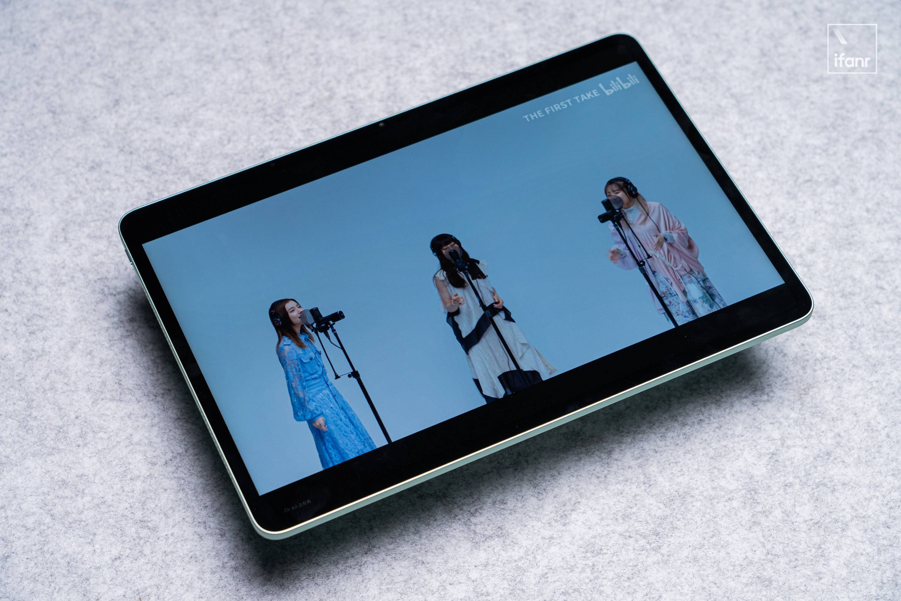 iQOO Pad 5 Pro:专注打游戏,也当生产力 | 新品画报