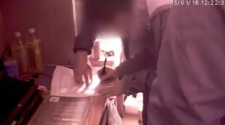 图 | 抓捕现场执法记录仪记录