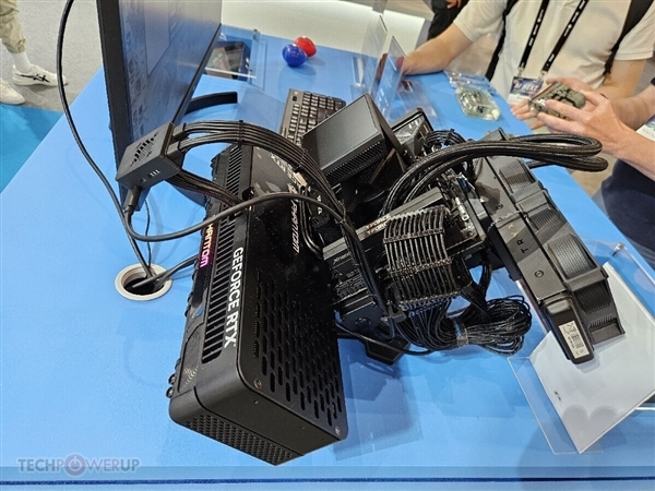 海韵3200W电源配备6个16针接口:杜绝显卡烧毁