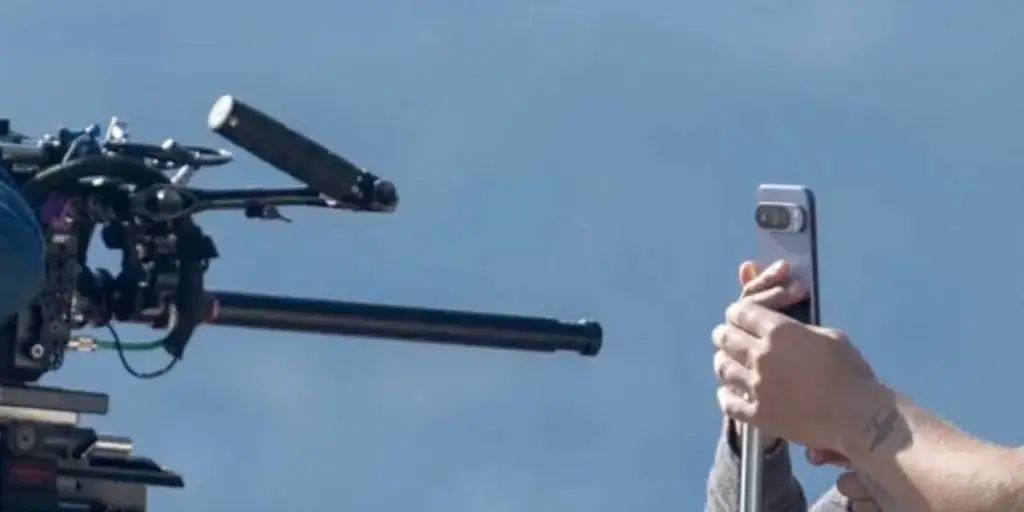 三级头又加了「八倍镜」:今年旗舰机大逃杀,iPhone 还能吃鸡吗?