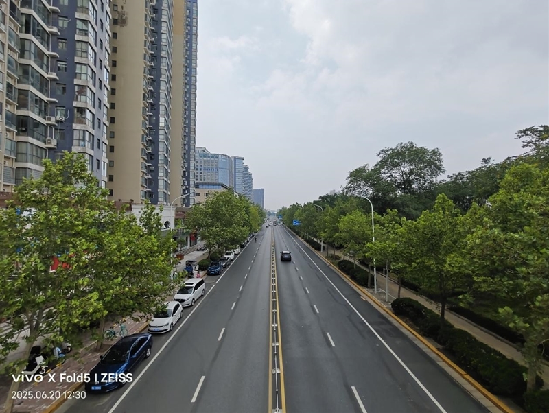 217克全球最轻折叠屏!vivo X Fold5全面评测:苹果双机党的全能搭子